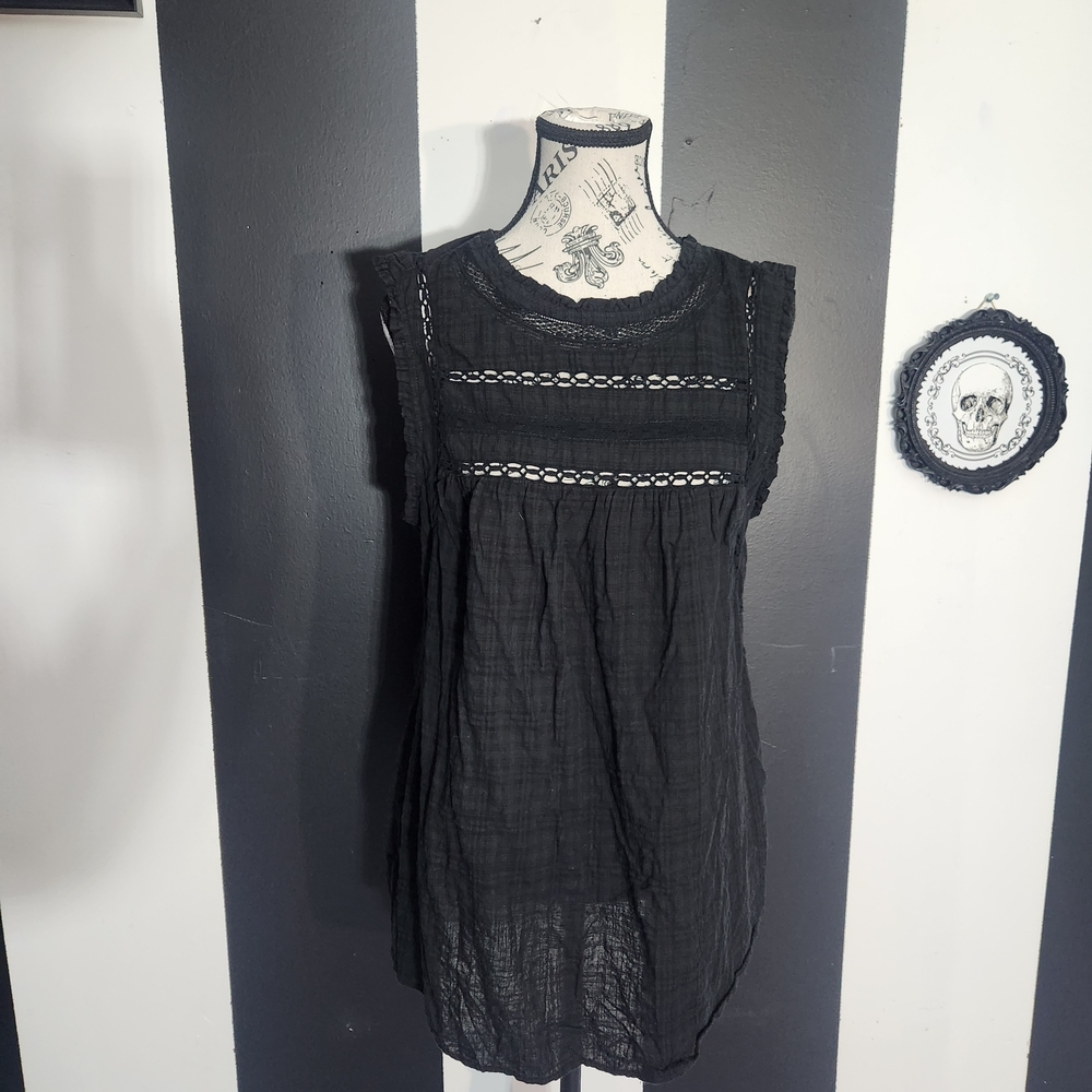 torrid Black Sleeveless Gauze Tunic with Lace Insets